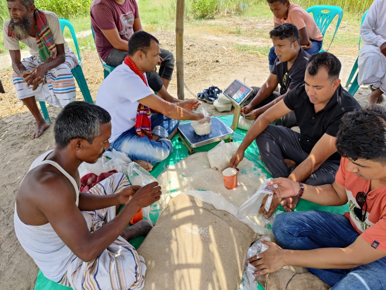 অন্যান্য দ্রবাদি মাপা হচ্ছে