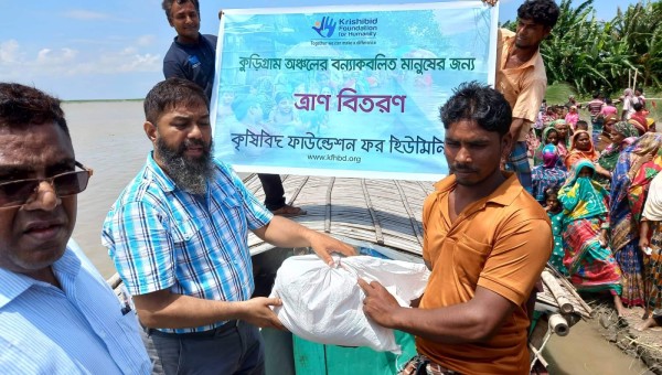 কুড়িগ্রাম জেলার চর রাজিবপুর উপজেলার কোদালকাটি ইউনিয়নে ত্রাণ সহায়তা